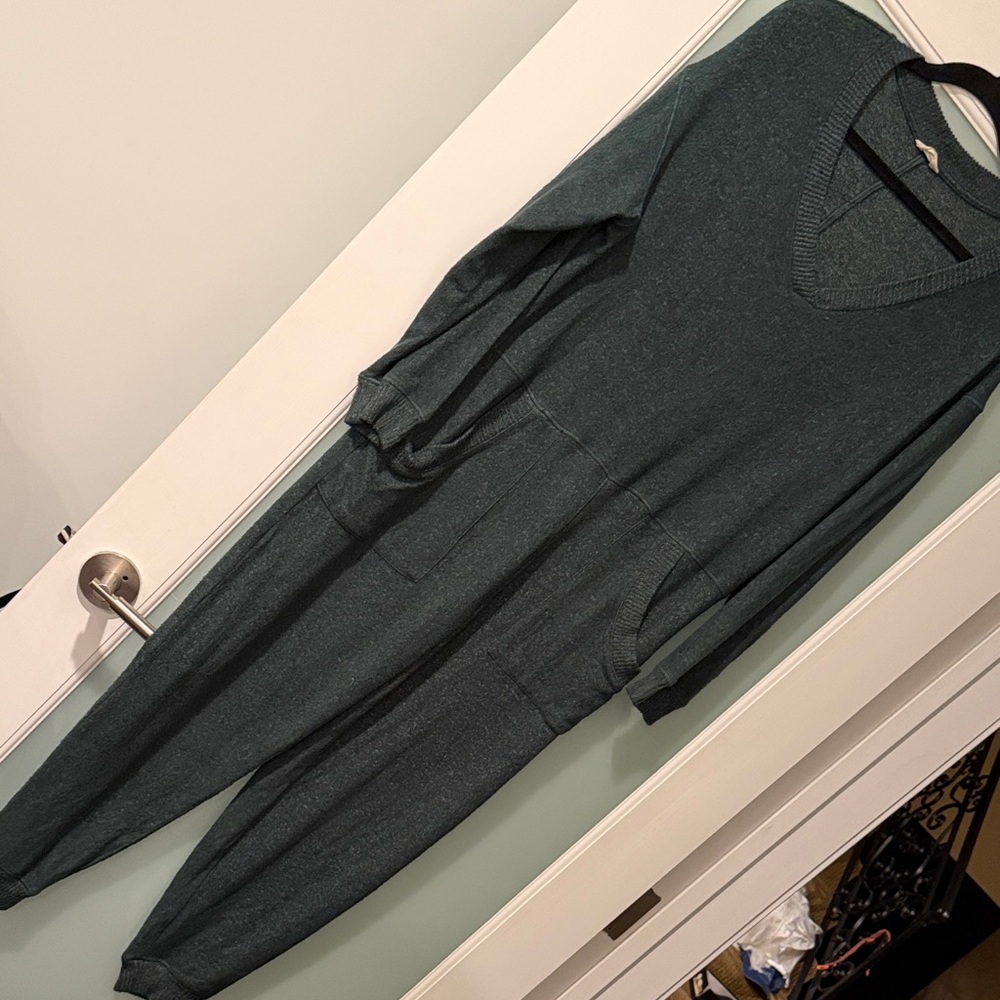 Hush Brand Elle Cozy Light Comfy Sweater V-Neck Jumpsuit Size XS